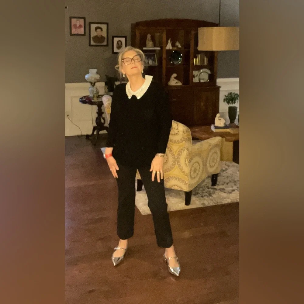 Elegant black sweater with embellished crystal collar. - Picture 3 of 8